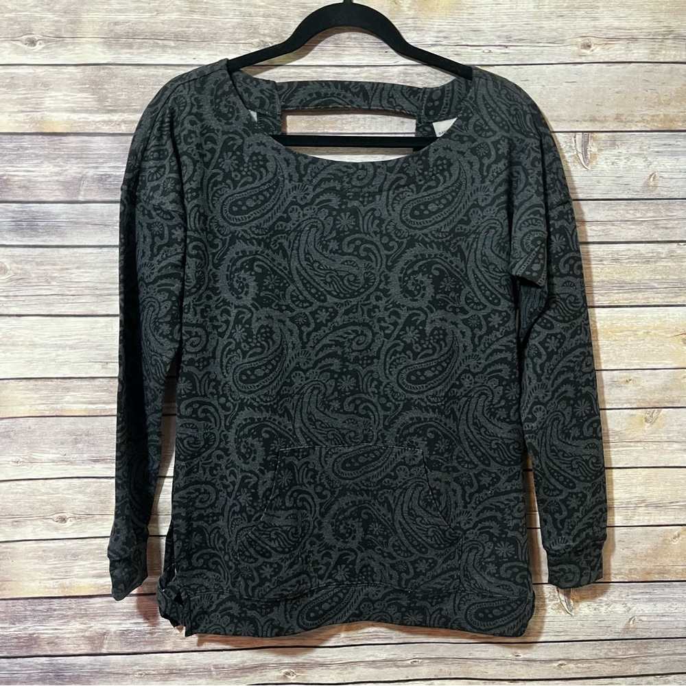 ⭐️ Nannette Lepore Paisley Black Sweatshirt Sweater Size Medium Open Back B3